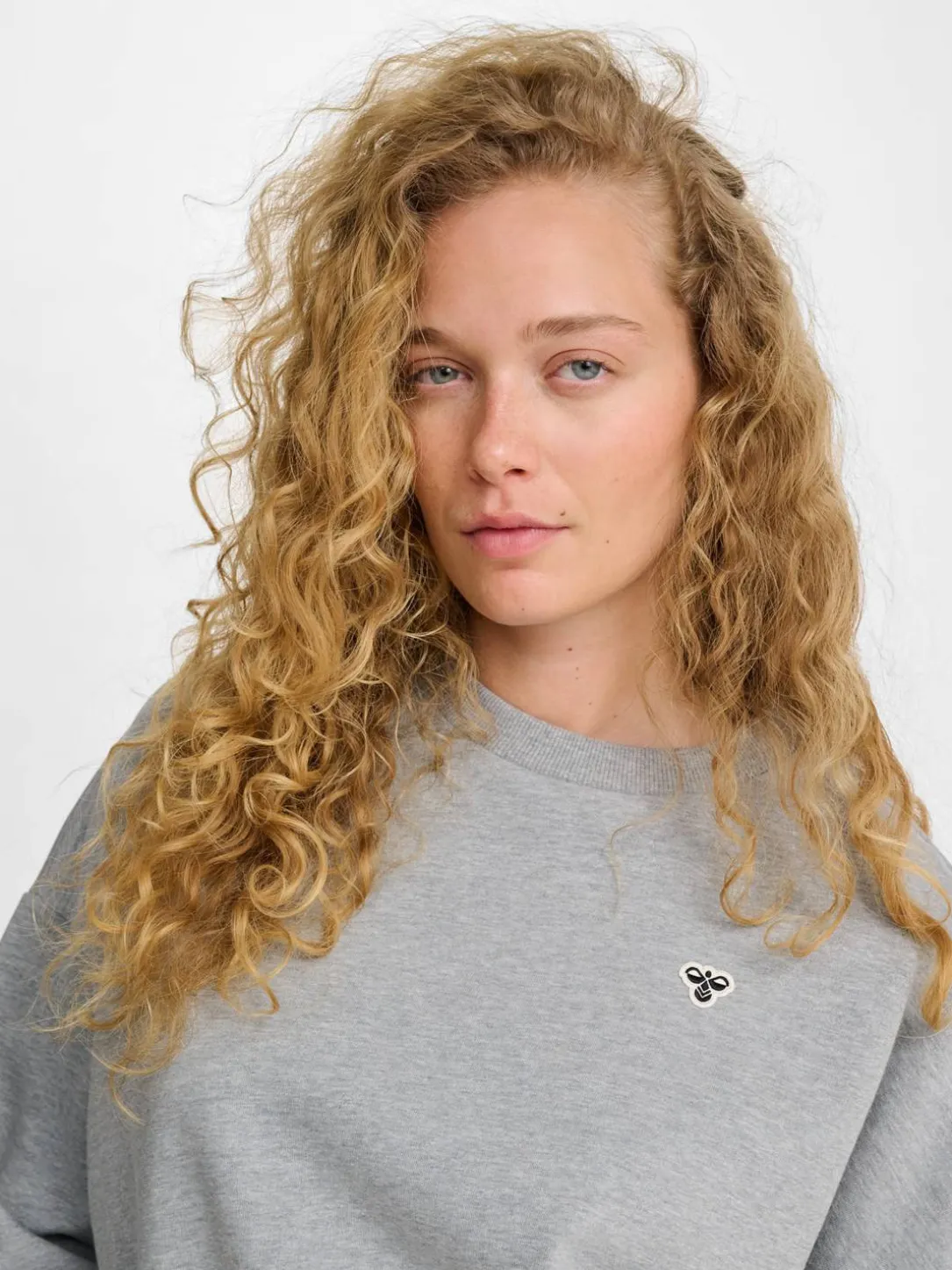 hmlBOXY W CREWNECK BEE