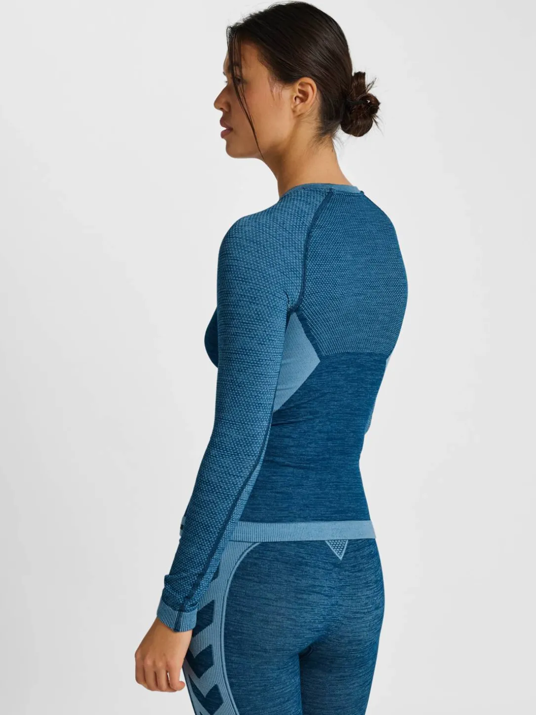 hmlCLEA SEAMLESS TIGHT T-SHIRT L/S