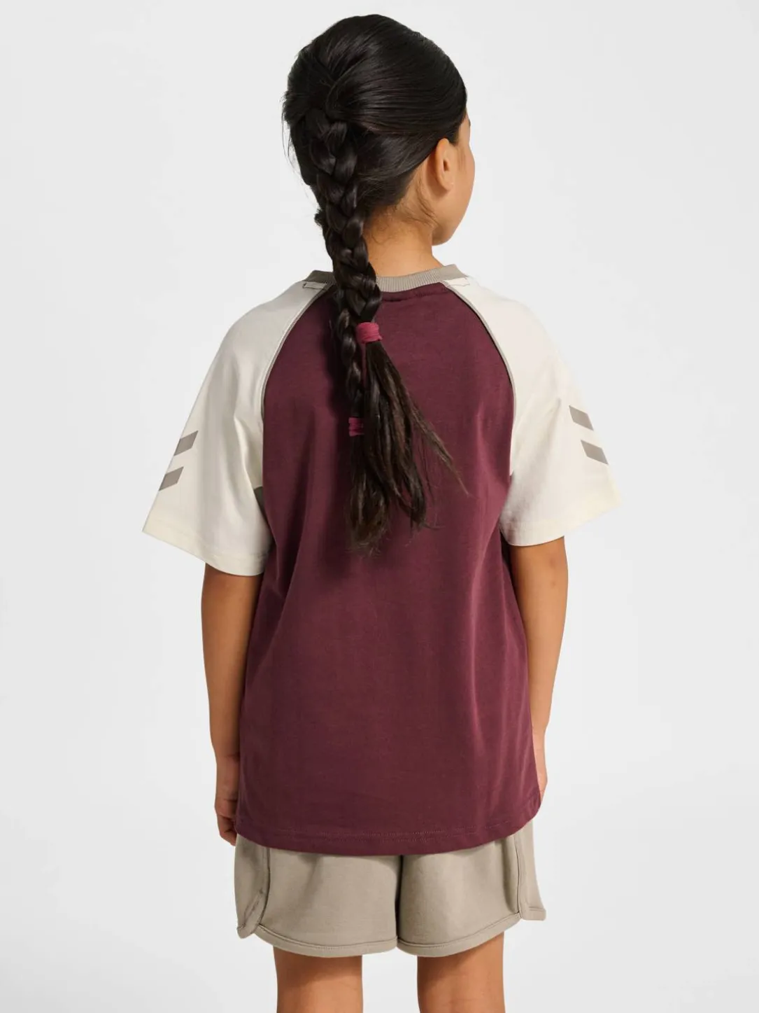hmlJR REG V-NECK BEES T-SHIRT S/S