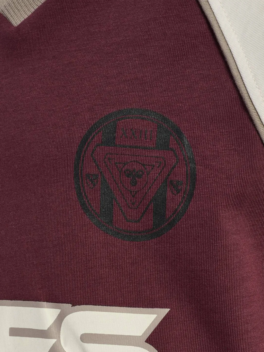 hmlJR REG V-NECK BEES T-SHIRT S/S