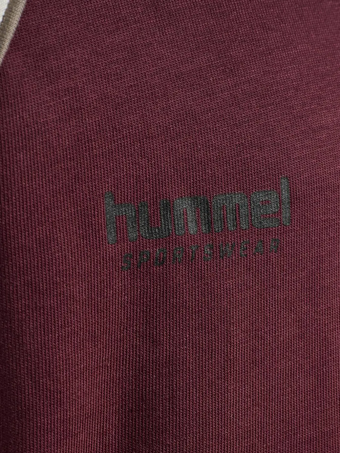 hmlJR REG V-NECK BEES T-SHIRT S/S