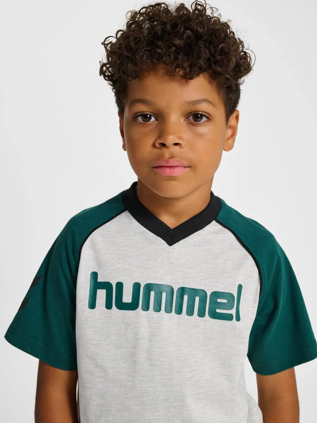 hmlJR REG V-NECK T-SHIRT SS