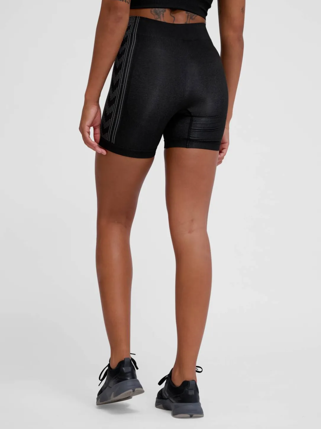 hmlMT SHAPING SEAMLESS MW SHORTS