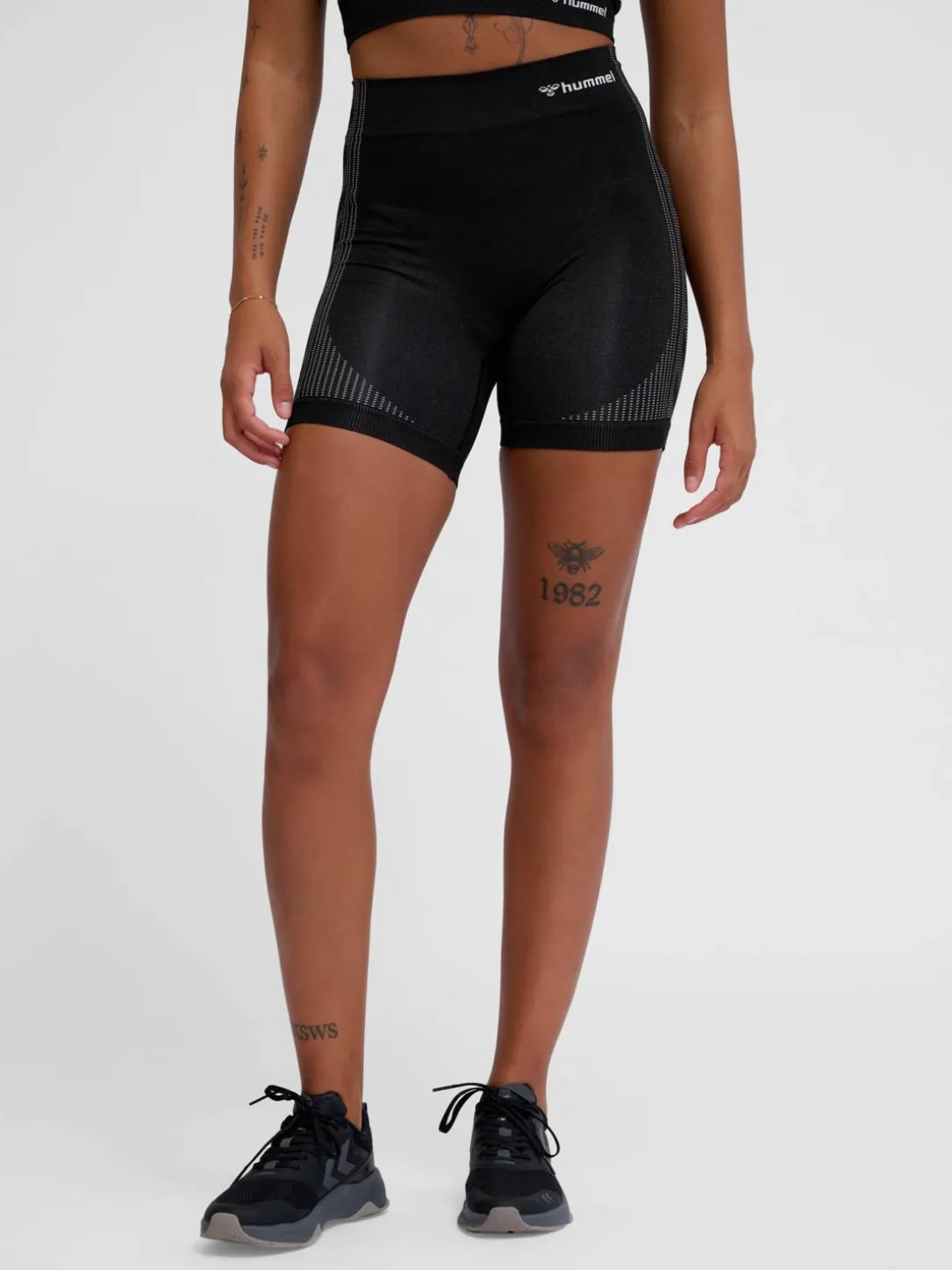 hmlMT SHAPING SEAMLESS MW SHORTS