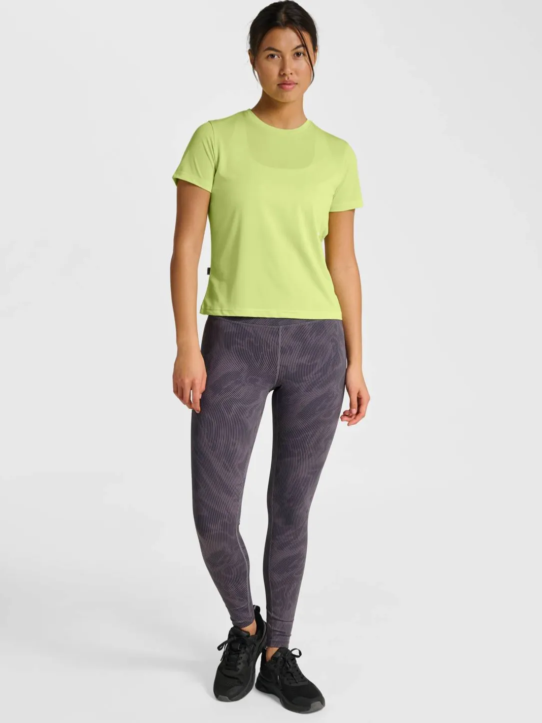 hmlPULSE WORKOUT W T-SHIRT S/S