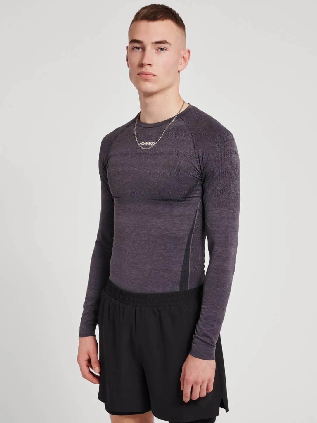 hmlTE MIKE SEAMLESS T-SHIRT L/S