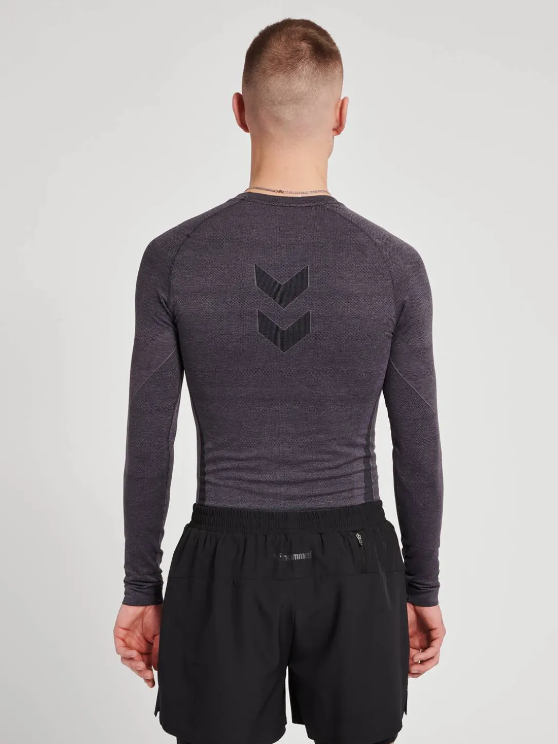 hmlTE MIKE SEAMLESS T-SHIRT L/S