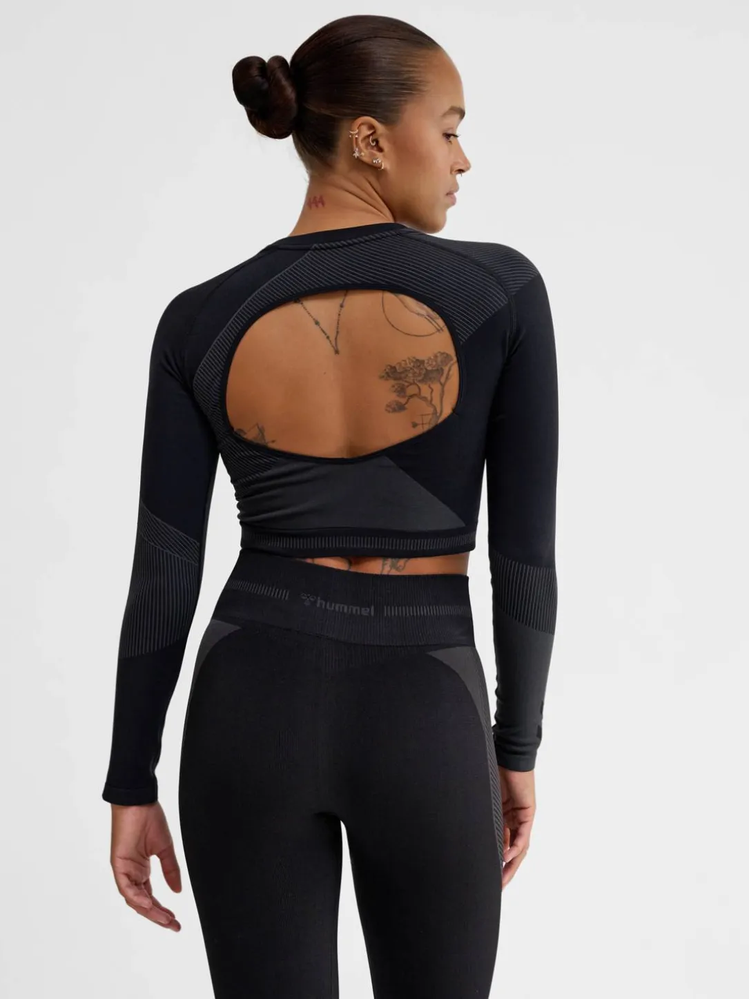 hmlUNITY SEAMLESS CROP T-SHIRT L/S