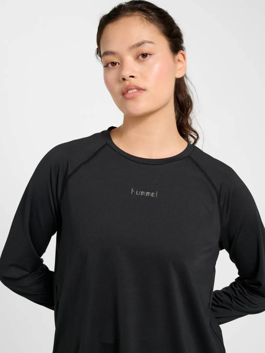 hmlVANJA TECH T-SHIRT L/S