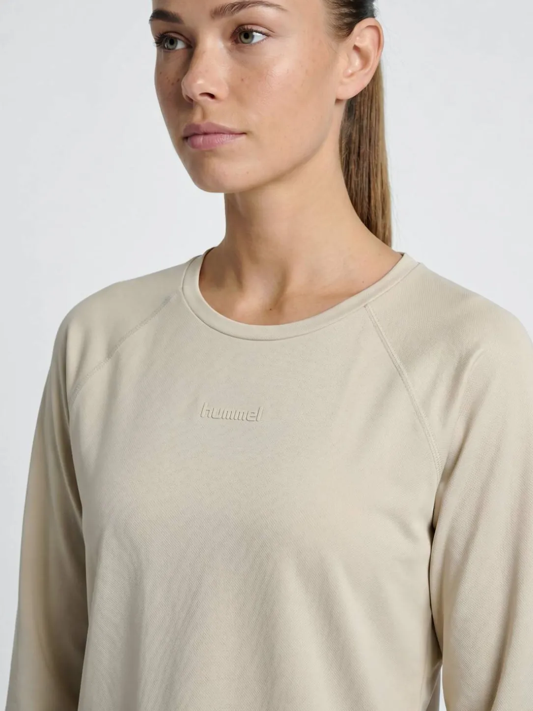 hmlVANJA TECH T-SHIRT L/S