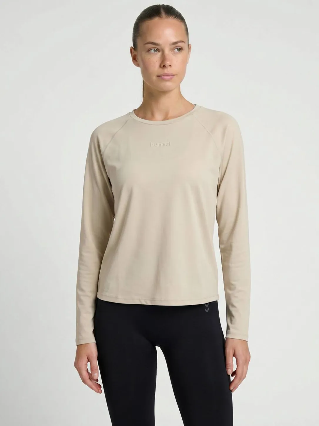 hmlVANJA TECH T-SHIRT L/S