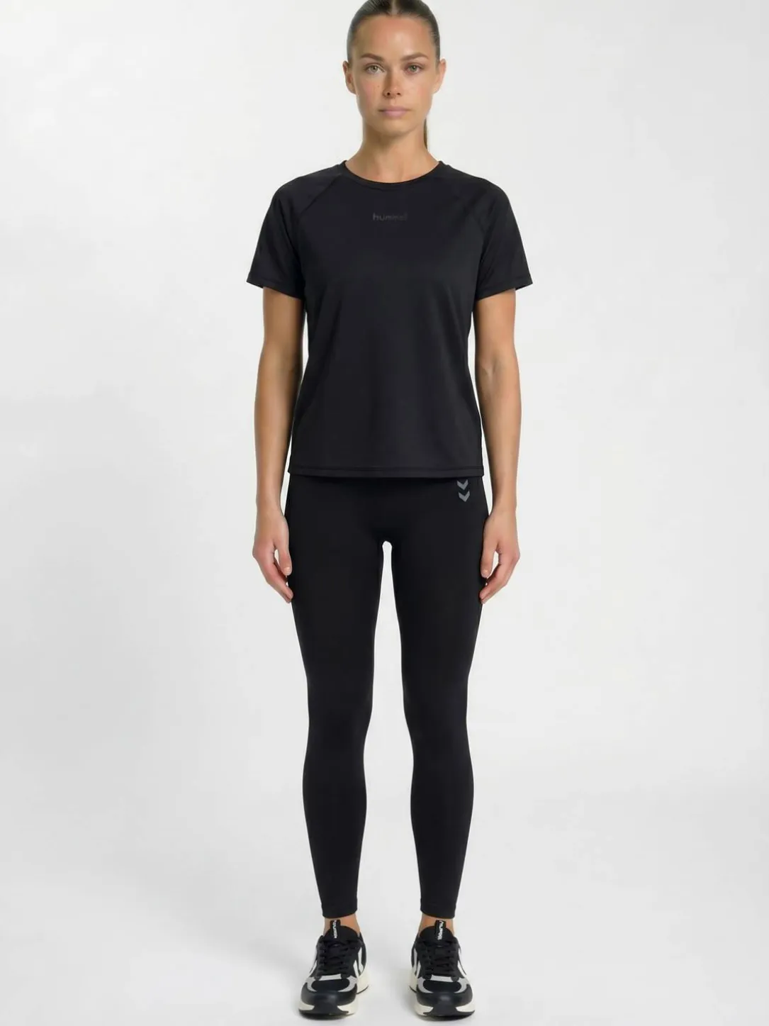 hmlVANJA TECH T-SHIRT S/S