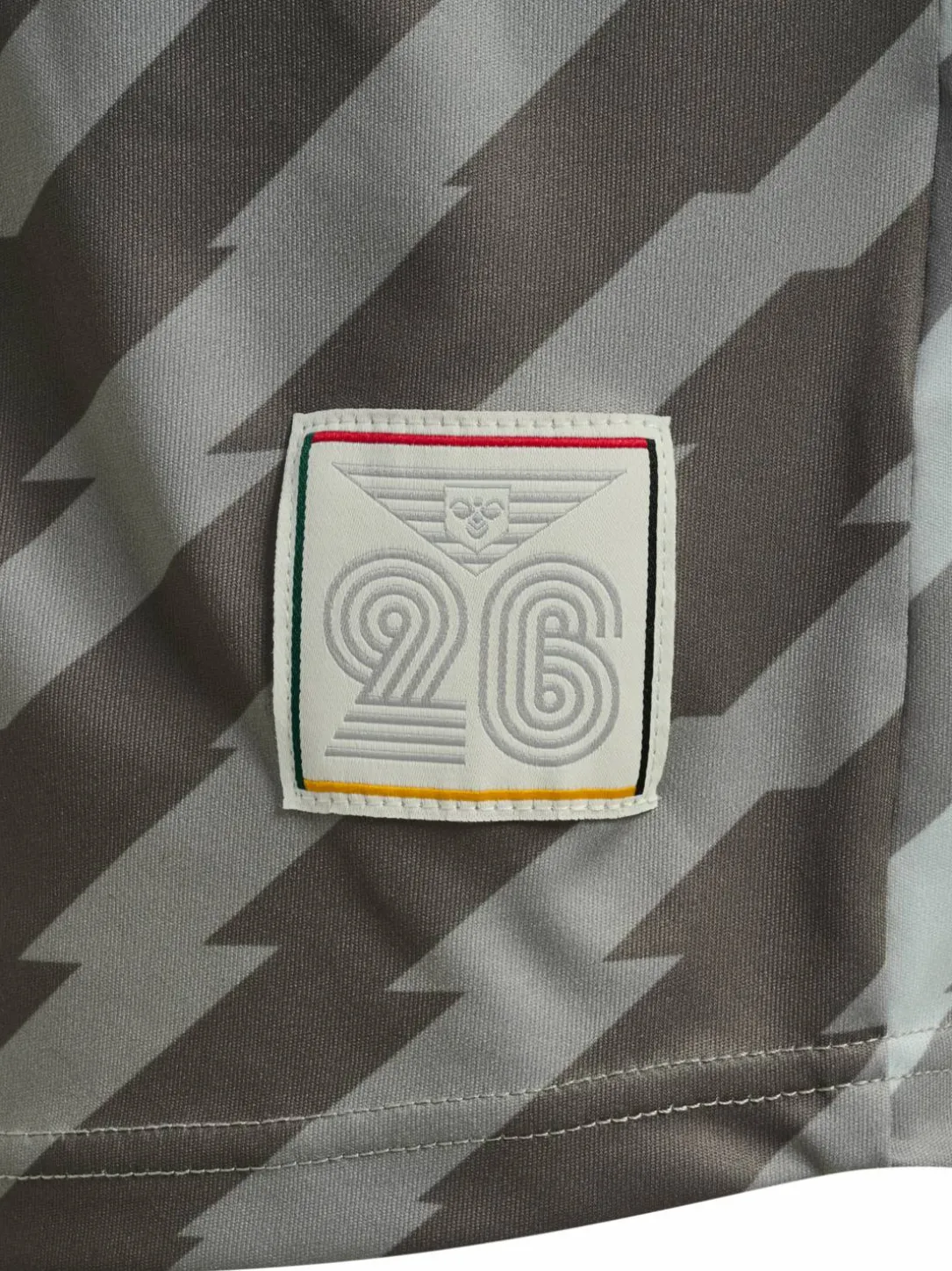 hmlWORLD 26 SOCCER JERSEY