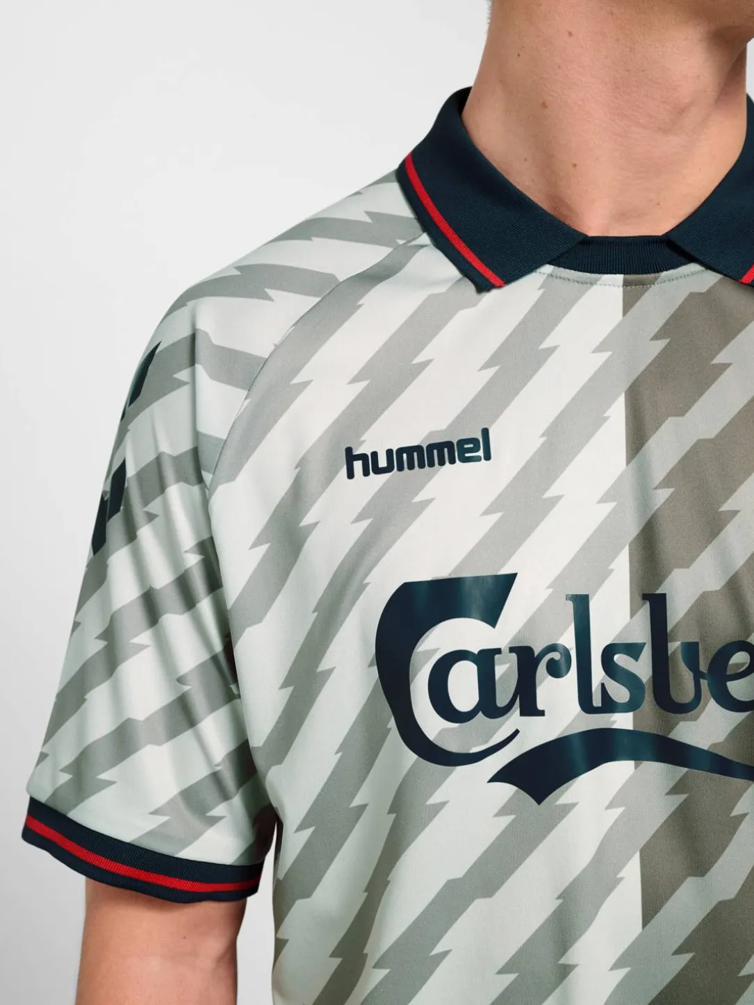 hmlWORLD 26 SOCCER JERSEY