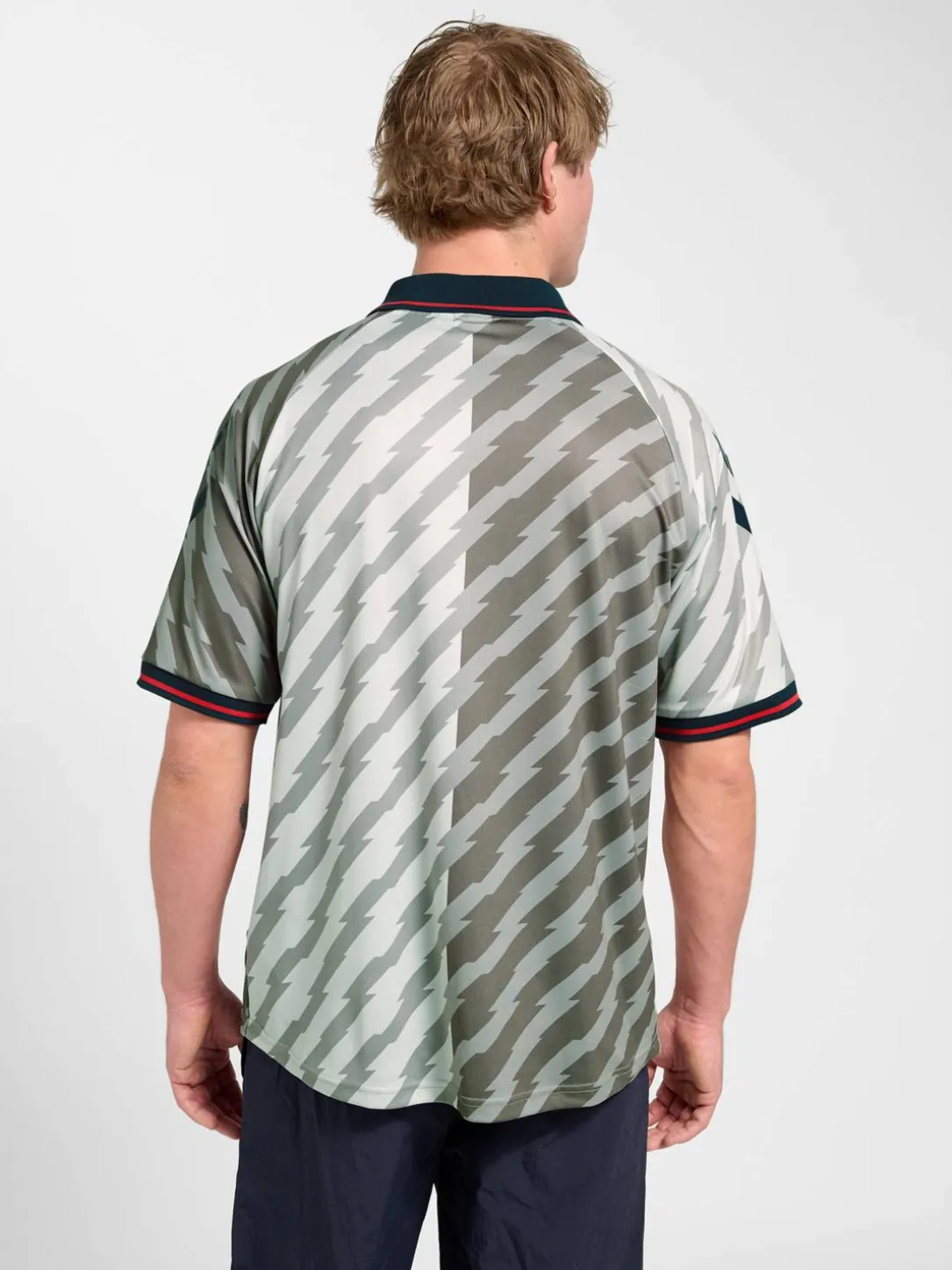 hmlWORLD 26 SOCCER JERSEY