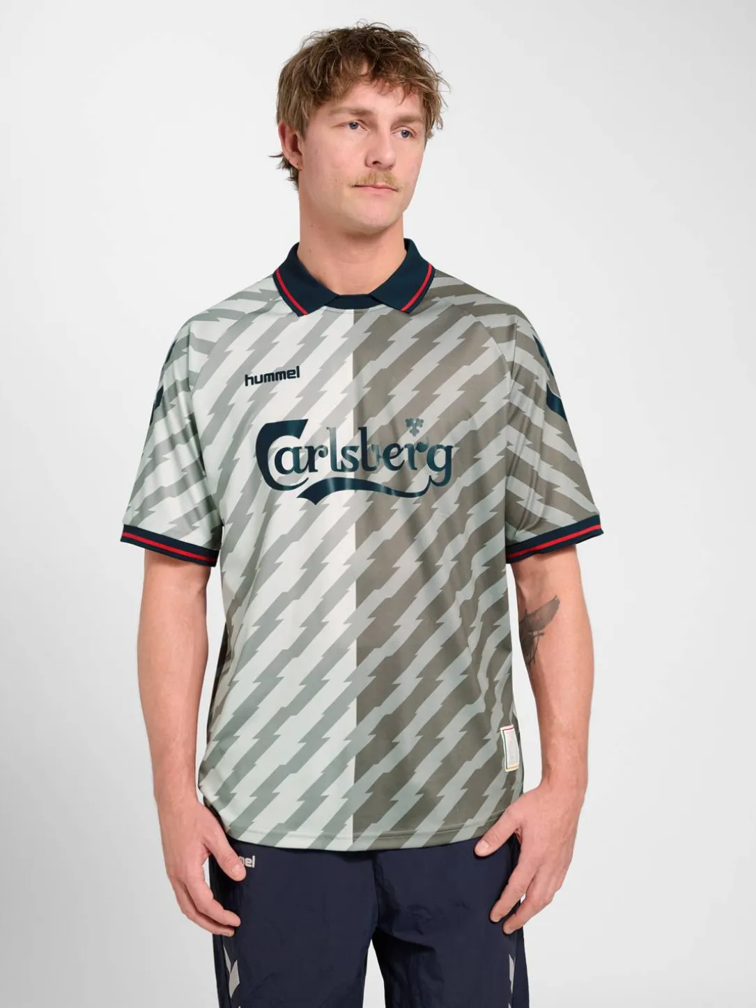 hmlWORLD 26 SOCCER JERSEY