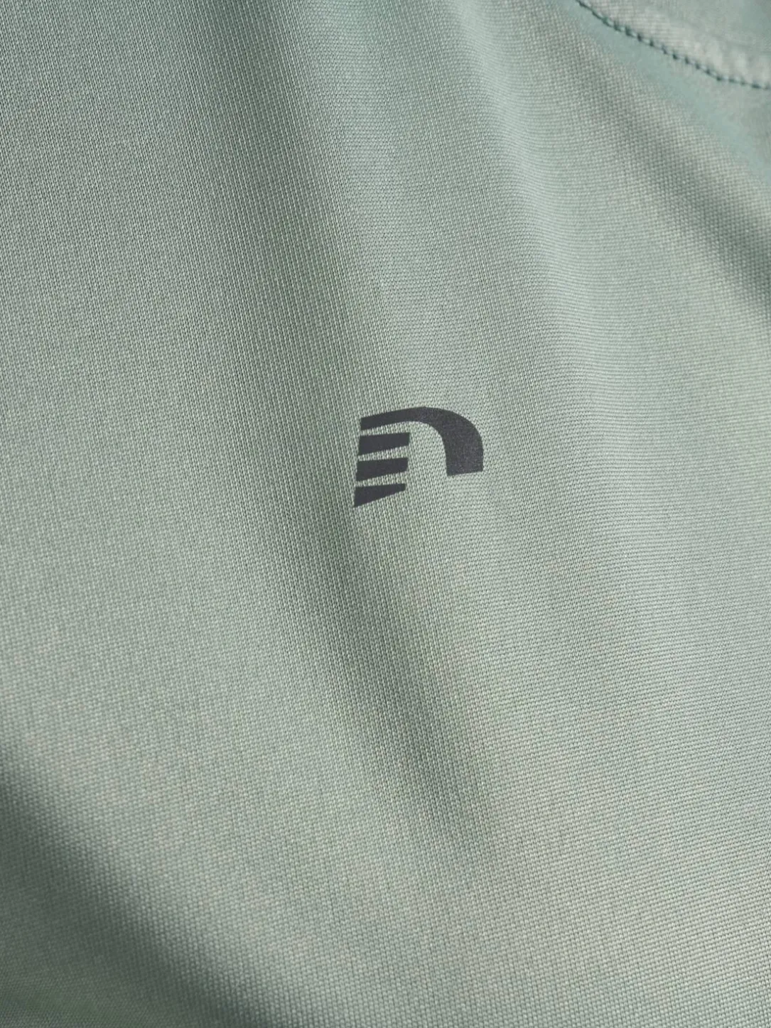 nwlBEAT W T-SHIRT