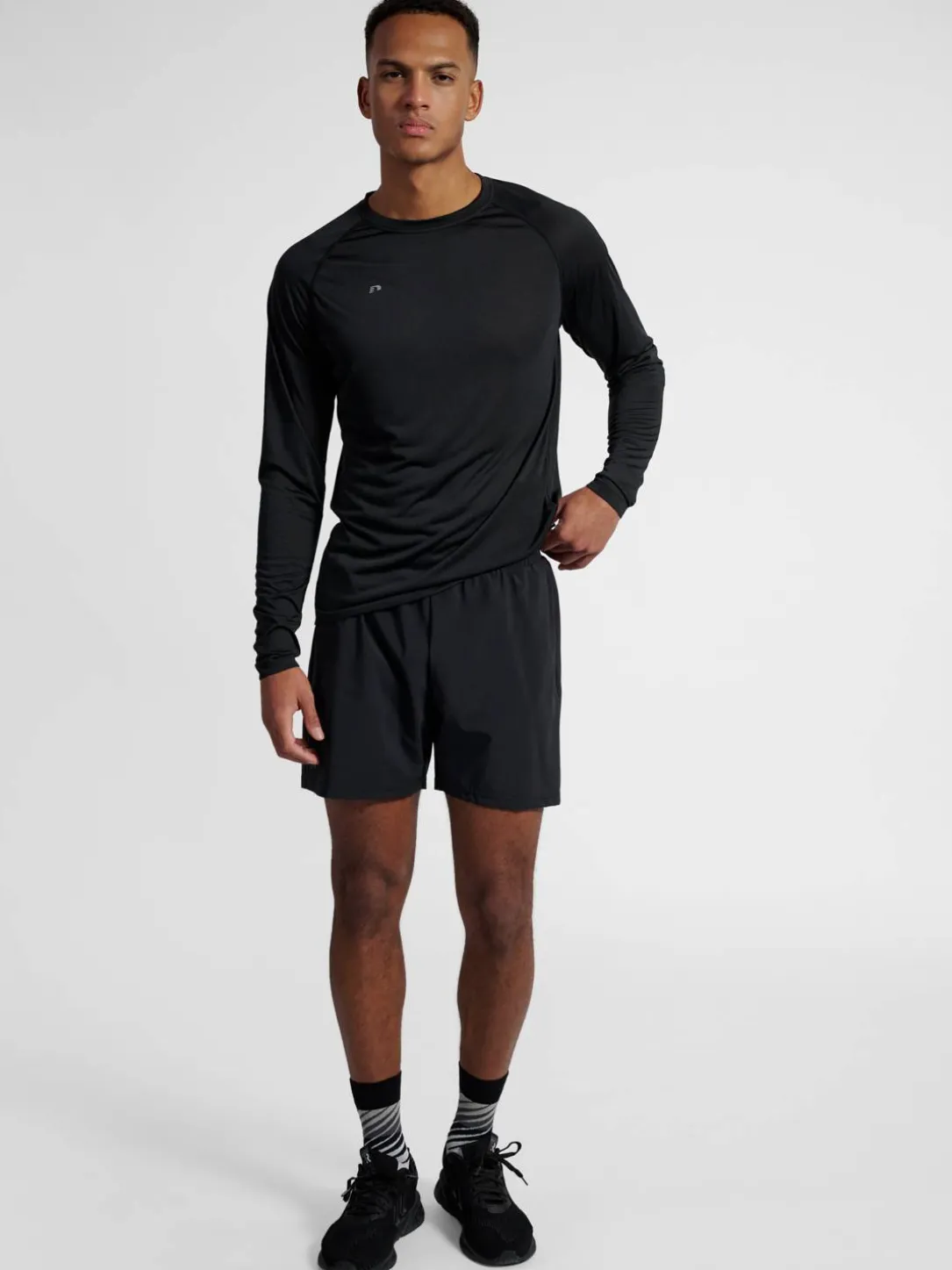 nwlMAX ZIP POCKET SHORTS